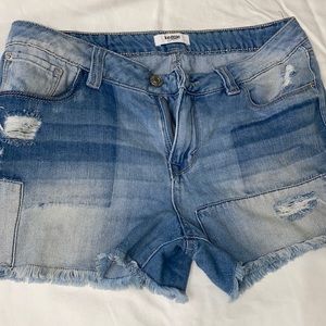 Kensie distressed shorts